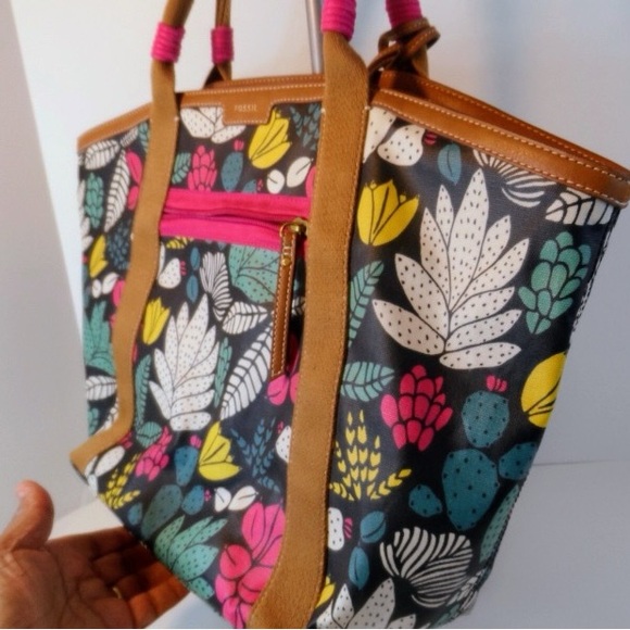 Fossil Floral Eliza Beach Tote Bag - Picture 3 of 10